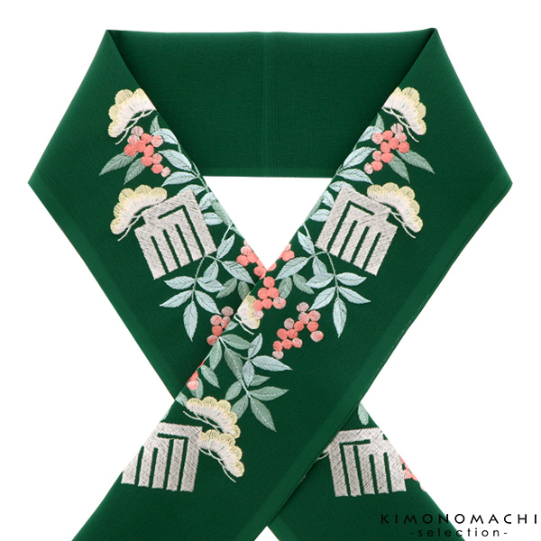 商品番号:043982刺繍模様の華やかな半衿です。丁寧に施された刺繍は、立体感があり、華やかさをプラスしてくれます。半衿はポリエステル素材ですが、テイジンの「シルフィル」という素材で、マイクロボイド構