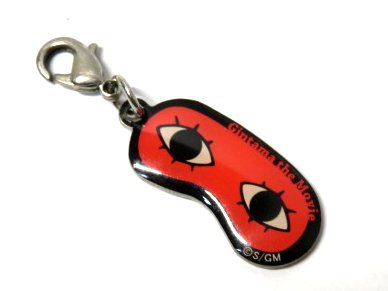 ■商品説明→銀魂 沖田のアイマスク チャーム 未使用品。プレート部分：約２．５ｃｍ。 ※スマホにも装着できるようにイヤホンジャック部品をおつけします。イヤホンジャック部品はおまけですのでデザインが多少