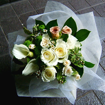 【記念日 お祝い １０】愛妻の日にも 誕生日 結婚記念日 ギフト おまかせ！ ホワイトブーケ 花束 花ギフト記念日祝い、誕生日