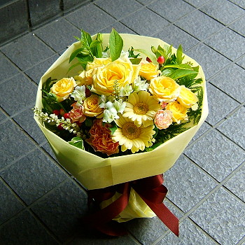 【開店 お祝い ９】愛妻の日にも 誕生日 結婚記念日 ギフト おまかせ！ 黄色オレンジ系ブーケ 花束 花ギフト、誕生日に