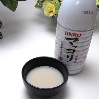 味わいの特徴 ひと口飲めば、やわらかな白のしあわせが包んでくれます。紀元前1000年から韓国の農民たちが仕事を終えた後に楽しんでいたともいう乳酸菌のお酒です。輸入元 眞露ジャパン 原産地 ［大韓民国］